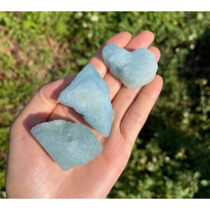 天然ブルーアクアマリン結晶｜原石とヒーリング効果のある標本