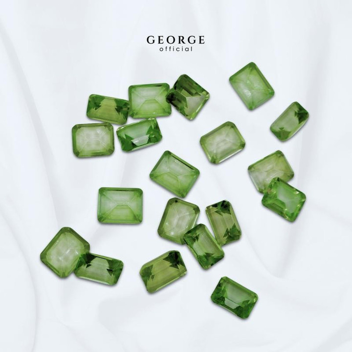 エメラルドカットのグリーンサファイアリング - GGGSE by George Jewelry